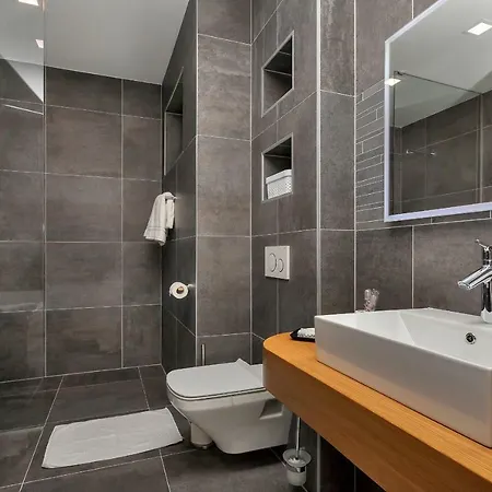 Ledjade * 마카르스카