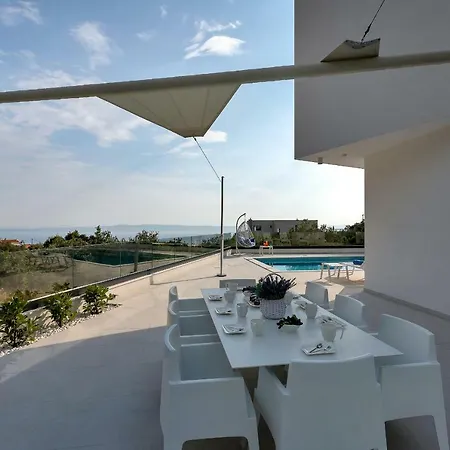 Ledjade Villa