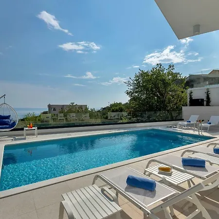 Ledjade Villa *