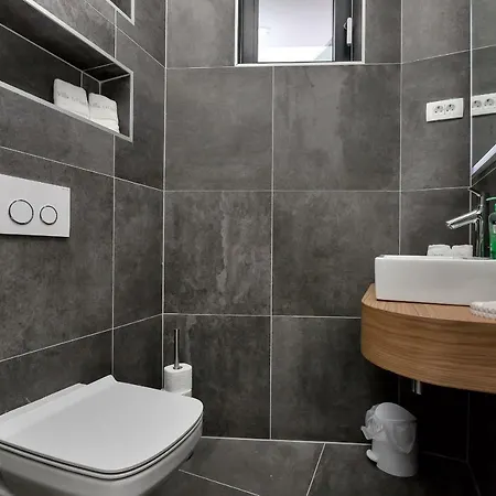 Ledjade Willa Makarska