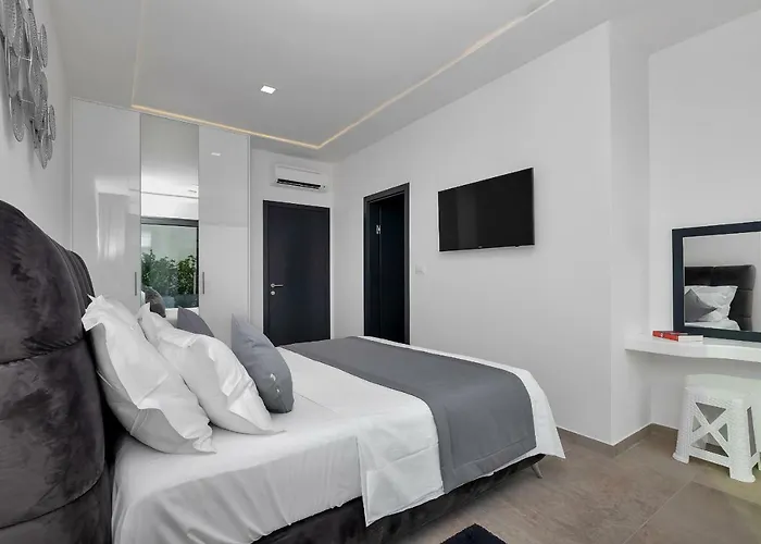 Ledjade Макарска