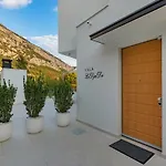 Ledjade Villa *