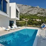 Ledjade Villa