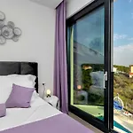 Ledjade Villa *