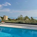 Ledjade Villa *