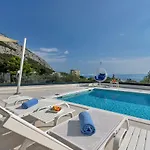 Ledjade Villa Makarska