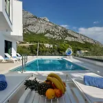 Villa Ledjade *