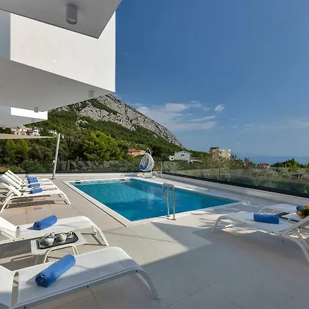 Ledjade Makarska